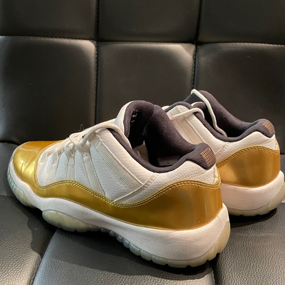 Authentic Jordan 11 retro low - Picture 2 of 4